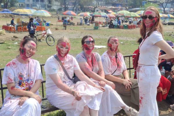 तस्बिरमा होलीको रौनक